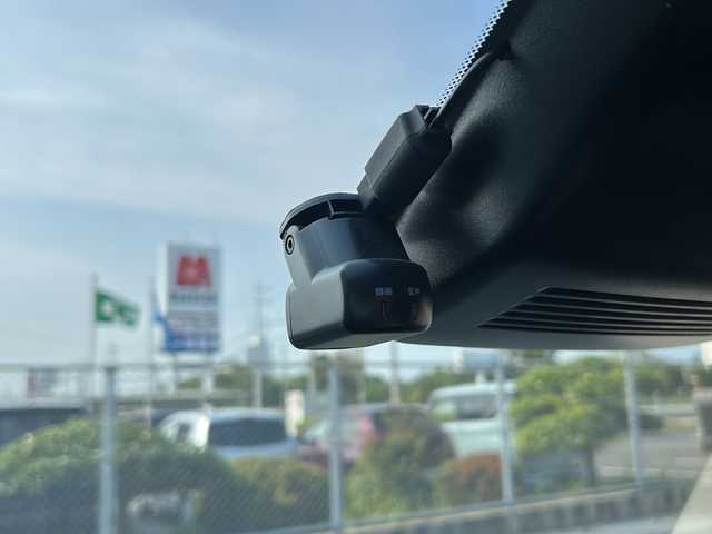 日産 オーラ G 山口県 2022(令4)年 4.2万km オーロラフレアブルーパール NissanConnectナビゲーションシステム/Apple CarPlay/Android Auto/フルセグテレビ/AM/FMラジオ/USBオーディオ、iPod/HDMI接続/Bluetoothオーディオ/Bluetoothハンズフリーフォン機能/アラウンドビューモニター/BOSEパーソナルプラスサウンドシステム/ETC2.0/ドライブレコーダー/電動パーキングブレーキ/オートブレーキホールド/ワイヤレス充電器 /USB電源ソケット/17インチ純正アルミホイール/LEDヘッドランプ/オートライト/LEDフォグランプ/インテリジェントルームミラー/本革巻ステアリング/ステアリングスイッチ/スマートキー（スペアキー有）/プッシュアップスタート/パーキングアシスト/プロパイロット/SOSコール /エマージェンシーブレーキ/踏み間違い衝突防止アシスト/車線逸脱防止支援システム/盗難防止装置/取扱説明書