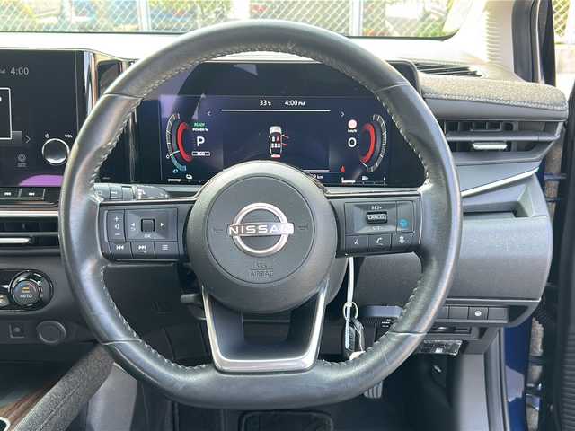 日産 オーラ G 山口県 2022(令4)年 4.2万km オーロラフレアブルーパール NissanConnectナビゲーションシステム/Apple CarPlay/Android Auto/フルセグテレビ/AM/FMラジオ/USBオーディオ、iPod/HDMI接続/Bluetoothオーディオ/Bluetoothハンズフリーフォン機能/アラウンドビューモニター/BOSEパーソナルプラスサウンドシステム/ETC2.0/ドライブレコーダー/電動パーキングブレーキ/オートブレーキホールド/ワイヤレス充電器 /USB電源ソケット/17インチ純正アルミホイール/LEDヘッドランプ/オートライト/LEDフォグランプ/インテリジェントルームミラー/本革巻ステアリング/ステアリングスイッチ/スマートキー（スペアキー有）/プッシュアップスタート/パーキングアシスト/プロパイロット/SOSコール /エマージェンシーブレーキ/踏み間違い衝突防止アシスト/車線逸脱防止支援システム/盗難防止装置/取扱説明書