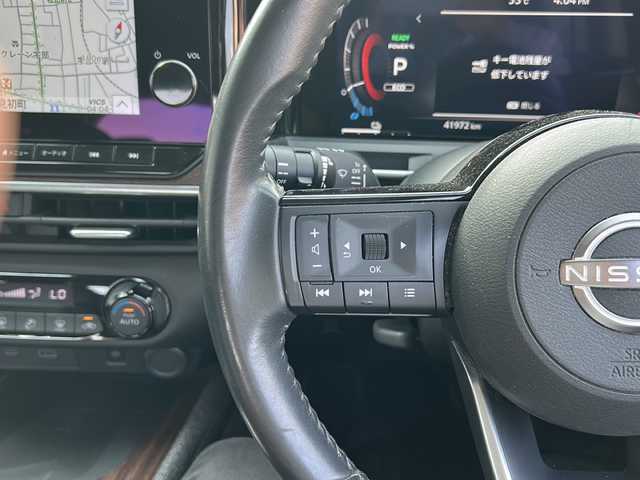 日産 オーラ G 山口県 2022(令4)年 4.2万km オーロラフレアブルーパール NissanConnectナビゲーションシステム/Apple CarPlay/Android Auto/フルセグテレビ/AM/FMラジオ/USBオーディオ、iPod/HDMI接続/Bluetoothオーディオ/Bluetoothハンズフリーフォン機能/アラウンドビューモニター/BOSEパーソナルプラスサウンドシステム/ETC2.0/ドライブレコーダー/電動パーキングブレーキ/オートブレーキホールド/ワイヤレス充電器 /USB電源ソケット/17インチ純正アルミホイール/LEDヘッドランプ/オートライト/LEDフォグランプ/インテリジェントルームミラー/本革巻ステアリング/ステアリングスイッチ/スマートキー（スペアキー有）/プッシュアップスタート/パーキングアシスト/プロパイロット/SOSコール /エマージェンシーブレーキ/踏み間違い衝突防止アシスト/車線逸脱防止支援システム/盗難防止装置/取扱説明書