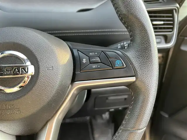 日産 セレナ ハイウェイスター プロパイロットED 栃木県 2017(平29)年 7.5万km カシミヤグレージュ ４WD/エマージェンシーブレーキ/プロパイロット/純正9インチナビ/フルセグTV/Bluetooth/DVD/Blu-ray/USB/TVキャンセラー/純正フリップダウンモニター/両側ハンズフリーパワースライドドア/バックカメラ/ETC/LEDヘッドライト/ドアバイザー/アイドリングストップ/横滑り防止装置/純正15インチAW