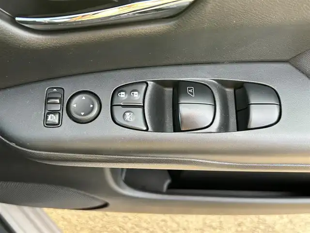 日産 セレナ ハイウェイスター プロパイロットED 栃木県 2017(平29)年 7.5万km カシミヤグレージュ ４WD/エマージェンシーブレーキ/プロパイロット/純正9インチナビ/フルセグTV/Bluetooth/DVD/Blu-ray/USB/TVキャンセラー/純正フリップダウンモニター/両側ハンズフリーパワースライドドア/バックカメラ/ETC/LEDヘッドライト/ドアバイザー/アイドリングストップ/横滑り防止装置/純正15インチAW
