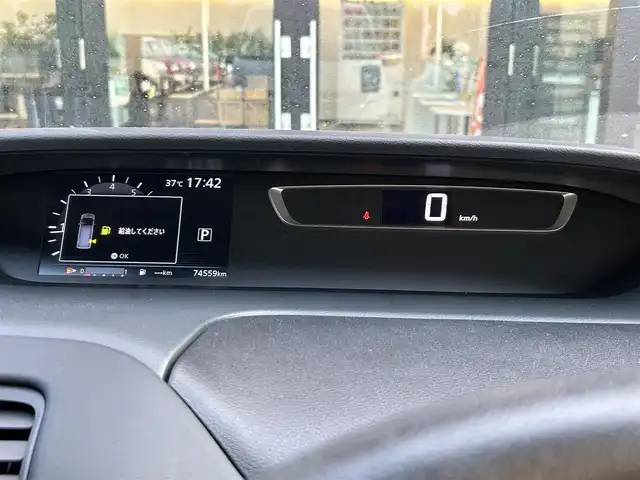 日産 セレナ ハイウェイスター プロパイロットED 栃木県 2017(平29)年 7.5万km カシミヤグレージュ ４WD/エマージェンシーブレーキ/プロパイロット/純正9インチナビ/フルセグTV/Bluetooth/DVD/Blu-ray/USB/TVキャンセラー/純正フリップダウンモニター/両側ハンズフリーパワースライドドア/バックカメラ/ETC/LEDヘッドライト/ドアバイザー/アイドリングストップ/横滑り防止装置/純正15インチAW