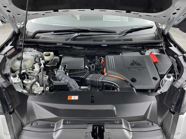 三菱 アウトランダー ＰＨＥＶ P 栃木県 2022(令4)年 2.2万km ホワイトダイヤモンド 純正９型ナビ/（フルセグＴＶ・ＢＴ・ＦＭ・ＡＭ・ＵＳＢ・ａｐｐｌｅ　ｃａｒｐｌａｙ）/全方位カメラ/衝突軽減システム　/車線逸脱抑制機能/レーダークルーズコントロール/横滑り防止/クリアランナソー/標識認識機能/ビルトインETC2.0/前席パワーシート/前席シートヒーター　/パワーバックドア/純正アルミホイール/純正フロアマット/ワイヤレス充電/プッシュスタート/スマートキー/スペアキー