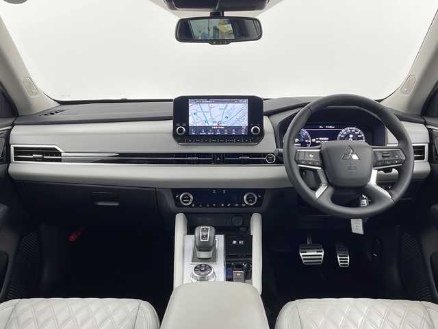 三菱 アウトランダー ＰＨＥＶ P 栃木県 2022(令4)年 2.2万km ホワイトダイヤモンド 純正９型ナビ/（フルセグＴＶ・ＢＴ・ＦＭ・ＡＭ・ＵＳＢ・ａｐｐｌｅ　ｃａｒｐｌａｙ）/全方位カメラ/衝突軽減システム　/車線逸脱抑制機能/レーダークルーズコントロール/横滑り防止/クリアランナソー/標識認識機能/ビルトインETC2.0/前席パワーシート/前席シートヒーター　/パワーバックドア/純正アルミホイール/純正フロアマット/ワイヤレス充電/プッシュスタート/スマートキー/スペアキー