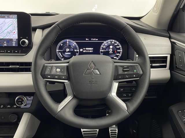 三菱 アウトランダー ＰＨＥＶ P 栃木県 2022(令4)年 2.2万km ホワイトダイヤモンド 純正９型ナビ/（フルセグＴＶ・ＢＴ・ＦＭ・ＡＭ・ＵＳＢ・ａｐｐｌｅ　ｃａｒｐｌａｙ）/全方位カメラ/衝突軽減システム　/車線逸脱抑制機能/レーダークルーズコントロール/横滑り防止/クリアランナソー/標識認識機能/ビルトインETC2.0/前席パワーシート/前席シートヒーター　/パワーバックドア/純正アルミホイール/純正フロアマット/ワイヤレス充電/プッシュスタート/スマートキー/スペアキー