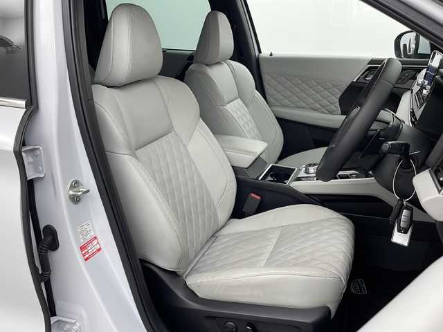 三菱 アウトランダー ＰＨＥＶ P 栃木県 2022(令4)年 2.2万km ホワイトダイヤモンド 純正９型ナビ/（フルセグＴＶ・ＢＴ・ＦＭ・ＡＭ・ＵＳＢ・ａｐｐｌｅ　ｃａｒｐｌａｙ）/全方位カメラ/衝突軽減システム　/車線逸脱抑制機能/レーダークルーズコントロール/横滑り防止/クリアランナソー/標識認識機能/ビルトインETC2.0/前席パワーシート/前席シートヒーター　/パワーバックドア/純正アルミホイール/純正フロアマット/ワイヤレス充電/プッシュスタート/スマートキー/スペアキー