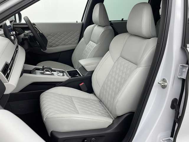 三菱 アウトランダー ＰＨＥＶ P 栃木県 2022(令4)年 2.2万km ホワイトダイヤモンド 純正９型ナビ/（フルセグＴＶ・ＢＴ・ＦＭ・ＡＭ・ＵＳＢ・ａｐｐｌｅ　ｃａｒｐｌａｙ）/全方位カメラ/衝突軽減システム　/車線逸脱抑制機能/レーダークルーズコントロール/横滑り防止/クリアランナソー/標識認識機能/ビルトインETC2.0/前席パワーシート/前席シートヒーター　/パワーバックドア/純正アルミホイール/純正フロアマット/ワイヤレス充電/プッシュスタート/スマートキー/スペアキー