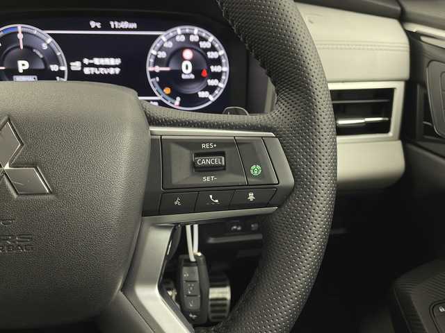 三菱 アウトランダー ＰＨＥＶ P 栃木県 2022(令4)年 2.2万km ホワイトダイヤモンド 純正９型ナビ/（フルセグＴＶ・ＢＴ・ＦＭ・ＡＭ・ＵＳＢ・ａｐｐｌｅ　ｃａｒｐｌａｙ）/全方位カメラ/衝突軽減システム　/車線逸脱抑制機能/レーダークルーズコントロール/横滑り防止/クリアランナソー/標識認識機能/ビルトインETC2.0/前席パワーシート/前席シートヒーター　/パワーバックドア/純正アルミホイール/純正フロアマット/ワイヤレス充電/プッシュスタート/スマートキー/スペアキー