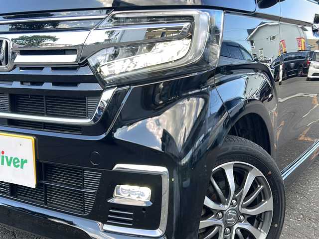 ホンダ Ｎ ＢＯＸ カスタム L 道東・釧路十勝 2023(令5)年 1.4万km クリスタルブラックパール 4WD/純正ディスプレイオーディオ/  (CD/BT/ワンセグTV)/バックカメラ/ホンダセンシング/  衝突軽減ブレーキ(CMBS)/  誤発進抑制機能/  歩行者事故低減ステアリング/  路外逸脱抑制機能/  アダプティブクルーズコントロール(ACC)/  車線維持支援システム(LKAS)/  先行車発進お知らせ機能/  標識認識機能/  後方誤発進抑制機能/  オートハイビーム/  パーキングセンサーシステム/LEDヘッドライト/フォグライト/サイド/カーテンエアバック/後席シートベルト締め忘れ警告灯/片側パワースライドドア/USBソケット/ステアリングリモコン/コーナーセンサー/シートヒーター/ミラーヒーター/ウィンカーミラー/電動格納ミラー/横滑り防止装置/ベンチシート/ドアバイザー/純正フロアマット/運転席シートリフター/純正エンジンスターター/スマートキー/エンジンプッシュスタート/スペアキー/純正14インチアルミホイール/取扱説明書/保証書/ナビ取説
