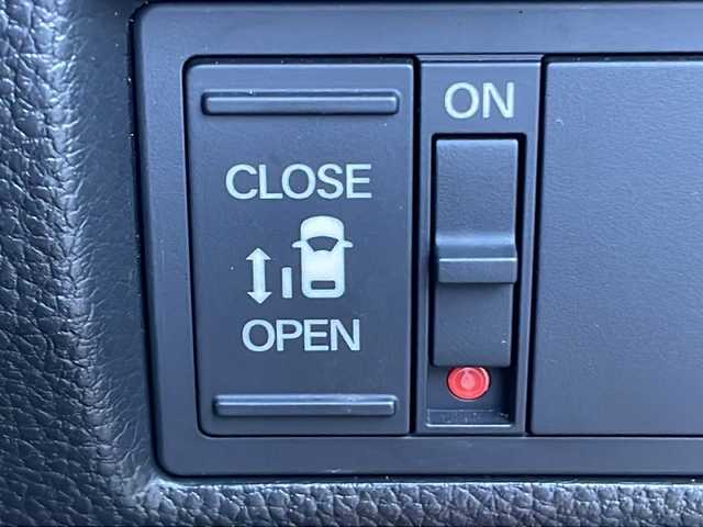 ホンダ Ｎ ＢＯＸ カスタム L 富山県 2023(令5)年 1.4万km クリスタルブラックパール 4WD/禁煙車/純正ディスプレイオーディオ/  (CD/BT/ワンセグTV)/バックカメラ/ホンダセンシング/  衝突軽減ブレーキ(CMBS)/  誤発進抑制機能/  歩行者事故低減ステアリング/  路外逸脱抑制機能/  アダプティブクルーズコントロール(ACC)/  車線維持支援システム(LKAS)/  先行車発進お知らせ機能/  標識認識機能/  後方誤発進抑制機能/  オートハイビーム/  パーキングセンサーシステム/LEDヘッドライト/フォグライト/サイド/カーテンエアバック/後席シートベルト締め忘れ警告灯/片側パワースライドドア/USBソケット/ステアリングリモコン/コーナーセンサー/シートヒーター/ミラーヒーター/ウィンカーミラー/電動格納ミラー/滑り防止装置/ベンチシート/ドアバイザー/純正フロアマット/運転席シートリフター/純正エンジンスターター/スマートキー/エンジンプッシュスタート/スペアキー/純正14インチアルミホイール/純正フロアマット/取扱説明書/保証書/ナビ取説