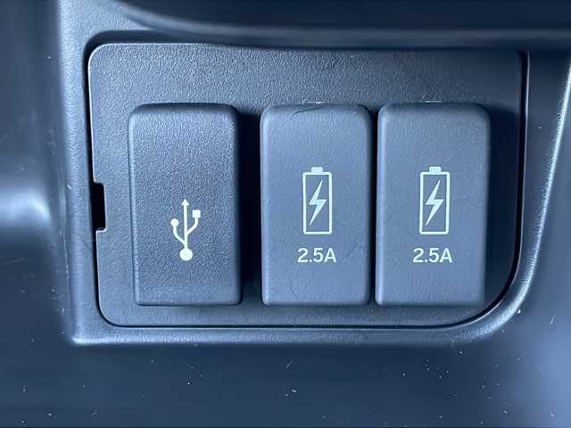 ホンダ Ｎ ＢＯＸ カスタム L 富山県 2023(令5)年 1.4万km クリスタルブラックパール 4WD/禁煙車/純正ディスプレイオーディオ/  (CD/BT/ワンセグTV)/バックカメラ/ホンダセンシング/  衝突軽減ブレーキ(CMBS)/  誤発進抑制機能/  歩行者事故低減ステアリング/  路外逸脱抑制機能/  アダプティブクルーズコントロール(ACC)/  車線維持支援システム(LKAS)/  先行車発進お知らせ機能/  標識認識機能/  後方誤発進抑制機能/  オートハイビーム/  パーキングセンサーシステム/LEDヘッドライト/フォグライト/サイド/カーテンエアバック/後席シートベルト締め忘れ警告灯/片側パワースライドドア/USBソケット/ステアリングリモコン/コーナーセンサー/シートヒーター/ミラーヒーター/ウィンカーミラー/電動格納ミラー/滑り防止装置/ベンチシート/ドアバイザー/純正フロアマット/運転席シートリフター/純正エンジンスターター/スマートキー/エンジンプッシュスタート/スペアキー/純正14インチアルミホイール/純正フロアマット/取扱説明書/保証書/ナビ取説