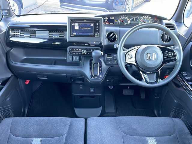 ホンダ Ｎ ＢＯＸ カスタム L 富山県 2023(令5)年 1.4万km クリスタルブラックパール 4WD/禁煙車/純正ディスプレイオーディオ/  (CD/BT/ワンセグTV)/バックカメラ/ホンダセンシング/  衝突軽減ブレーキ(CMBS)/  誤発進抑制機能/  歩行者事故低減ステアリング/  路外逸脱抑制機能/  アダプティブクルーズコントロール(ACC)/  車線維持支援システム(LKAS)/  先行車発進お知らせ機能/  標識認識機能/  後方誤発進抑制機能/  オートハイビーム/  パーキングセンサーシステム/LEDヘッドライト/フォグライト/サイド/カーテンエアバック/後席シートベルト締め忘れ警告灯/片側パワースライドドア/USBソケット/ステアリングリモコン/コーナーセンサー/シートヒーター/ミラーヒーター/ウィンカーミラー/電動格納ミラー/滑り防止装置/ベンチシート/ドアバイザー/純正フロアマット/運転席シートリフター/純正エンジンスターター/スマートキー/エンジンプッシュスタート/スペアキー/純正14インチアルミホイール/純正フロアマット/取扱説明書/保証書/ナビ取説