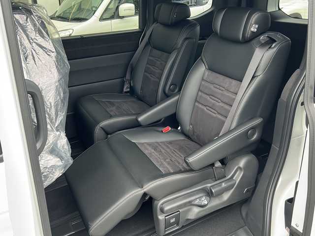 ホンダ ステップワゴン スパーダ eHEV プレミアムライン 大阪府 2025(令7)年 0.1千km プラチナホワイトパール 登録時走行距離32km ホンダセンシング　１０型ディスプレイオーディオ　両側パワースライドドア　レーダークルーズコントロール　ＢＳＭ　ハーフレザーシート　プラズマクラスター　パワーバックドア　１・２列目シートヒーター　ＥＴＣ