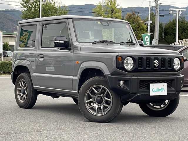 スズキ ジムニー XC 長野県 2020(令2)年 0.9万km ミディアムグレー セーフティサポート/・デュアルセンサーブレーキサポート/・誤発進抑制機能/・車線逸脱抑制機能/・クルーズコントロール/・ふらつき警報機能/・先行車発進お知らせ機能/・標識認識機能/・ハイビームアシスト/純正ナビ（CD/DVD/フルセグTV/BT）/クルーズコントロール/バックカメラ/ビルトインETC/シートヒーター（D・N席）/ドライブレコーダー/革巻きステアリング/ステアリングスイッチ/LEDヘッドライト/フォグランプ/オートライト/スマートキー/Pスタート/電動格納ミラー/純正フロアマット