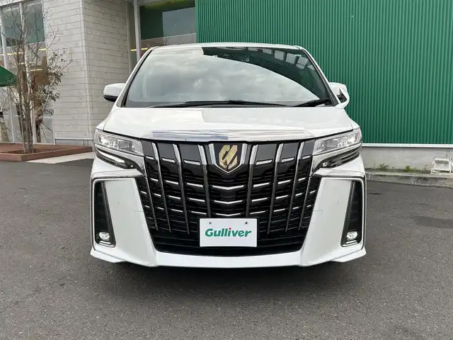 トヨタ アルファード S タイプゴールドⅢ 宮城県 2022(令4)年 5.7万km ホワイトパールクリスタルシャイン 応急用タイヤ/＝＝＝/セーフティセンス/・プリクラッシュセーフティ/・レーントレーシングアシスト/・アダプティブハイビームシステム/・全車速追従機能付レーダークルーズコントロール/・ロードサインアシスト/ブラインドスポットモニター/パーキングサポートブレーキ（後方接近車両/前後方静止物）/純正12インチフリップダウンモニター（V12T-R68C）/9インチディスプレイオーディオ/・ナビ機能付/・Bluetooth/・フルセグTV/バックカメラ/ビルトインETC2.0/ドライブレコーダー/AC100V/100Wアクセサリーコンセント/パワーバックドア/両側パワースライドドア/ハーフレザーシート/革巻きステアリング/ステアリングスイッチ/電動パーキングブレーキ/ブレーキホールド/3眼LEDヘッドランプ/フォグランプ/オートライト/スマートキー＆プッシュスタート/電動格納ミラー/純正18インチAW/フロアマット/ドアバイザー/W/サイド/カーテンエアバッグ