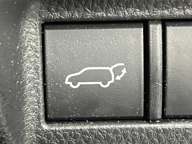 トヨタ ハリアー ハイブリッド Z レザーパッケージ 茨城県 2020(令2)年 4.5万km プレシャスブラックパール パノラマルーフ【調光機能あり】/モデリスタフルエアロ/純正メーカーOPナビ/ (フルセグTV/Bluetooth/USB/Miracast)/パノラミックビューモニター/ビルトインETC2.0/JBLサウンド/デジタルインナーミラー/レザーシート/前席パワーシート【メモリ機能あり】/前席シートヒーター/エアシート/パワーバックドア/ステアリングヒーター/TOYOTA Safety Sense/・レーダークルーズ コントロール/・プリクラッシュセーフティ/・レーントレーシングアシスト/・レーンディパーチャーアラート/・ロードサインアシスト/・先行車発進告知機能/・オートマチックハイビーム/ブラインドスポットモニター/ヘッドアップディスプレイ/横滑り防止装置/スマートキー/社外20インチアルミホイール【モデリスタ】/純正LEDヘッドライト/スペアキー1本/保証書/取扱説明書