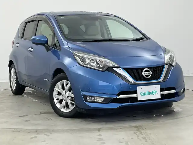日産 ノート e－パワー メダリスト 新潟県 2016(平28)年 4.5万km シャイニングブルー 純正ディラーオプションナビ　(CD・DVD・Bluetooth)/フルセグ/全方位カメラ/レザーシート/デジタルインナーミラー/ETC/衝突軽減ブレーキ/LEDヘッドライト