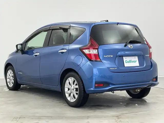 日産 ノート e－パワー メダリスト 新潟県 2016(平28)年 4.5万km シャイニングブルー 純正ディラーオプションナビ　(CD・DVD・Bluetooth)/フルセグ/全方位カメラ/レザーシート/デジタルインナーミラー/ETC/衝突軽減ブレーキ/LEDヘッドライト