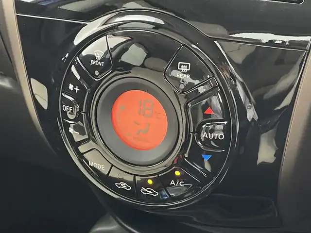 日産 ノート e－パワー メダリスト 新潟県 2016(平28)年 4.5万km シャイニングブルー 純正ディラーオプションナビ　(CD・DVD・Bluetooth)/フルセグ/全方位カメラ/レザーシート/デジタルインナーミラー/ETC/衝突軽減ブレーキ/LEDヘッドライト