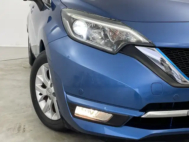 日産 ノート e－パワー メダリスト 新潟県 2016(平28)年 4.5万km シャイニングブルー 純正ディラーオプションナビ　(CD・DVD・Bluetooth)/フルセグ/全方位カメラ/レザーシート/デジタルインナーミラー/ETC/衝突軽減ブレーキ/LEDヘッドライト