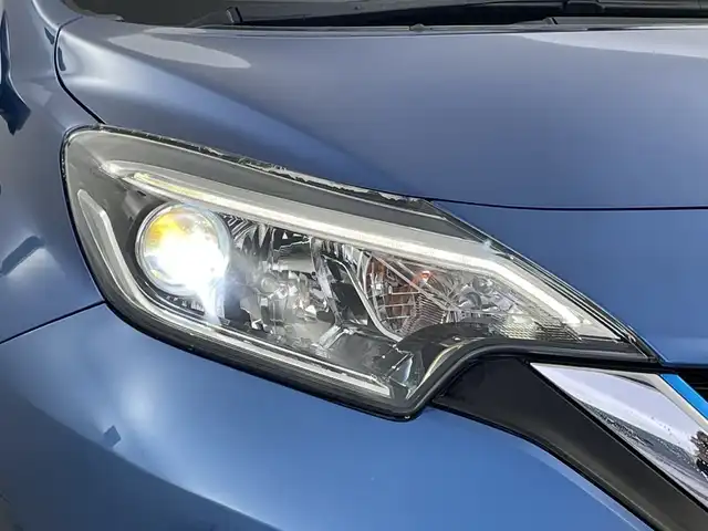 日産 ノート e－パワー メダリスト 新潟県 2016(平28)年 4.5万km シャイニングブルー 純正ディラーオプションナビ　(CD・DVD・Bluetooth)/フルセグ/全方位カメラ/レザーシート/デジタルインナーミラー/ETC/衝突軽減ブレーキ/LEDヘッドライト