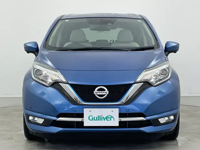 日産 ノート e－パワー メダリスト 新潟県 2016(平28)年 4.5万km シャイニングブルー 純正ディラーオプションナビ　(CD・DVD・Bluetooth)/フルセグ/全方位カメラ/レザーシート/デジタルインナーミラー/ETC/衝突軽減ブレーキ/LEDヘッドライト