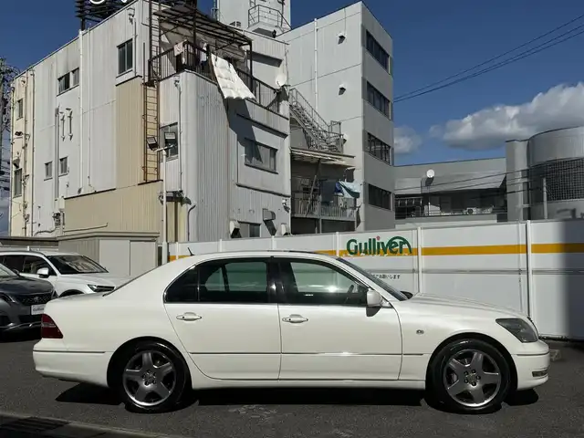 トヨタ セルシオ eR 愛知県 2006(平18)年 8.8万km ホワイトパールクリスタルシャイン /禁煙//サンルーフ//メーカーナビ　//バックカメラ//CD/DVD/MD/AM/FM　純正ETC//HIDオートライト　//フォグ　//AFS//純正18AW　//クルーズコントロール//黒革シート　//シートヒーター//メモリ付パワーシート　//スペアタイヤ//PWR・ECT・SNOWモード//オートリトラクタブルミラー//ウッドコンビステアリング　//ステリングスイッチ//リア電動サンシェード　//ISOFIX//スマートキー　//純正フロアマット　//純正バイザー//保証書　//取説　//ナビ取説　//記録簿　//スペアキー