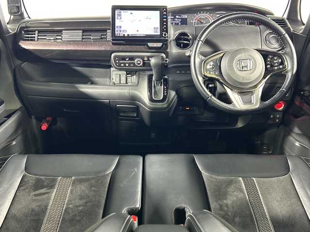 ホンダ Ｎ ＢＯＸ カスタム G L ターボ ホンダセンシング 神奈川県 2018(平30)年 5.9万km プレミアムホワイトパールⅡ 純正8型SDナビゲーション【VXU-185NBi】/フルセグ　CD DVD　MUSICRACK　USB　Bluetooth　AUX　AppleCarPlay　iPod/バックカメラ/両側電動スライドドア【サンシェード】/ホンダセンシング/衝突軽減ブレーキ/誤発進抑制機能/歩行者事故低減ステアリング/路外逸脱抑制機能/渋滞追従機能付きアダプティブクルーズコントロール/車線維持支援システム/先行車発進お知らせ機能/標識認識機能/近距離衝突軽減ブレーキ/前後ソナー/オートハイビーム/ハーフレザーシート/革巻きステアリング/パドルシフト/純正前方ドライブレコーダー/プッシュスタート/スマートキー/純正15インチアルミホイール/LEDヘッドランプ/LEDフロントフォグランプ/オートライト/純正サイド/リアスポイラー