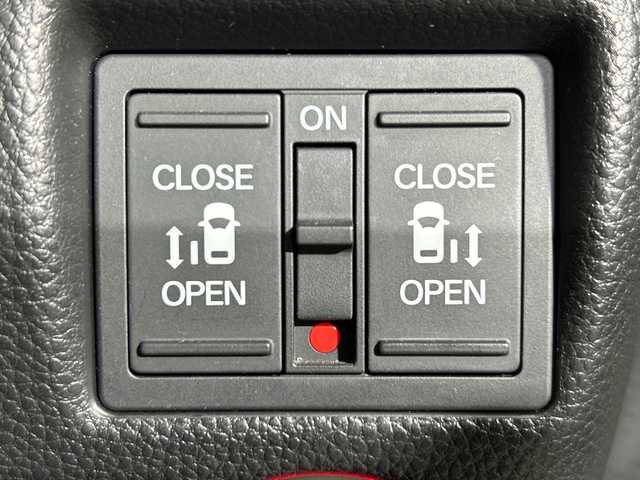 ホンダ Ｎ ＢＯＸ カスタム G L ターボ ホンダセンシング 神奈川県 2018(平30)年 5.9万km プレミアムホワイトパールⅡ 純正8型SDナビゲーション【VXU-185NBi】/フルセグ　CD DVD　MUSICRACK　USB　Bluetooth　AUX　AppleCarPlay　iPod/バックカメラ/両側電動スライドドア【サンシェード】/ホンダセンシング/衝突軽減ブレーキ/誤発進抑制機能/歩行者事故低減ステアリング/路外逸脱抑制機能/渋滞追従機能付きアダプティブクルーズコントロール/車線維持支援システム/先行車発進お知らせ機能/標識認識機能/近距離衝突軽減ブレーキ/前後ソナー/オートハイビーム/ハーフレザーシート/革巻きステアリング/パドルシフト/純正前方ドライブレコーダー/プッシュスタート/スマートキー/純正15インチアルミホイール/LEDヘッドランプ/LEDフロントフォグランプ/オートライト/純正サイド/リアスポイラー