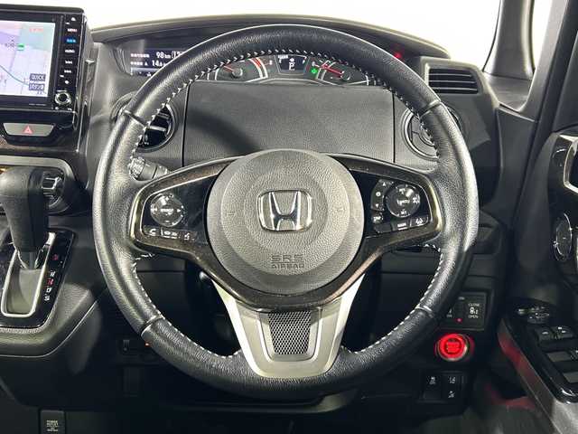 ホンダ Ｎ ＢＯＸ カスタム G L ターボ ホンダセンシング 神奈川県 2018(平30)年 5.9万km プレミアムホワイトパールⅡ 純正8型SDナビゲーション【VXU-185NBi】/フルセグ　CD DVD　MUSICRACK　USB　Bluetooth　AUX　AppleCarPlay　iPod/バックカメラ/両側電動スライドドア【サンシェード】/ホンダセンシング/衝突軽減ブレーキ/誤発進抑制機能/歩行者事故低減ステアリング/路外逸脱抑制機能/渋滞追従機能付きアダプティブクルーズコントロール/車線維持支援システム/先行車発進お知らせ機能/標識認識機能/近距離衝突軽減ブレーキ/前後ソナー/オートハイビーム/ハーフレザーシート/革巻きステアリング/パドルシフト/純正前方ドライブレコーダー/プッシュスタート/スマートキー/純正15インチアルミホイール/LEDヘッドランプ/LEDフロントフォグランプ/オートライト/純正サイド/リアスポイラー