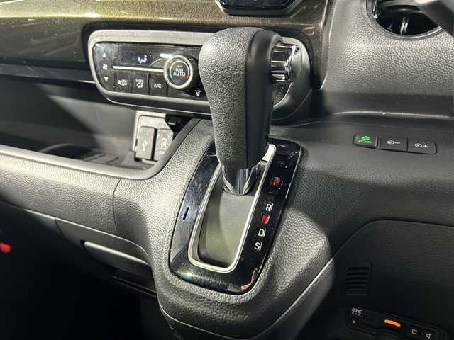 ホンダ Ｎ ＢＯＸ カスタム G L ターボ ホンダセンシング 神奈川県 2018(平30)年 5.9万km プレミアムホワイトパールⅡ 純正8型SDナビゲーション【VXU-185NBi】/フルセグ　CD DVD　MUSICRACK　USB　Bluetooth　AUX　AppleCarPlay　iPod/バックカメラ/両側電動スライドドア【サンシェード】/ホンダセンシング/衝突軽減ブレーキ/誤発進抑制機能/歩行者事故低減ステアリング/路外逸脱抑制機能/渋滞追従機能付きアダプティブクルーズコントロール/車線維持支援システム/先行車発進お知らせ機能/標識認識機能/近距離衝突軽減ブレーキ/前後ソナー/オートハイビーム/ハーフレザーシート/革巻きステアリング/パドルシフト/純正前方ドライブレコーダー/プッシュスタート/スマートキー/純正15インチアルミホイール/LEDヘッドランプ/LEDフロントフォグランプ/オートライト/純正サイド/リアスポイラー