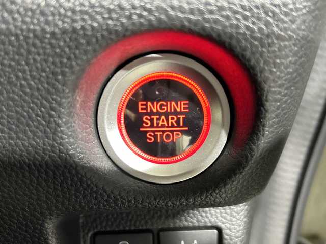 ホンダ Ｎ ＢＯＸ カスタム G L ターボ ホンダセンシング 神奈川県 2018(平30)年 5.9万km プレミアムホワイトパールⅡ 純正8型SDナビゲーション【VXU-185NBi】/フルセグ　CD DVD　MUSICRACK　USB　Bluetooth　AUX　AppleCarPlay　iPod/バックカメラ/両側電動スライドドア【サンシェード】/ホンダセンシング/衝突軽減ブレーキ/誤発進抑制機能/歩行者事故低減ステアリング/路外逸脱抑制機能/渋滞追従機能付きアダプティブクルーズコントロール/車線維持支援システム/先行車発進お知らせ機能/標識認識機能/近距離衝突軽減ブレーキ/前後ソナー/オートハイビーム/ハーフレザーシート/革巻きステアリング/パドルシフト/純正前方ドライブレコーダー/プッシュスタート/スマートキー/純正15インチアルミホイール/LEDヘッドランプ/LEDフロントフォグランプ/オートライト/純正サイド/リアスポイラー