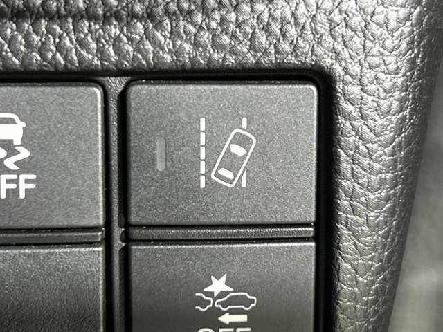 ホンダ Ｎ ＢＯＸ カスタム G L ターボ ホンダセンシング 神奈川県 2018(平30)年 5.9万km プレミアムホワイトパールⅡ 純正8型SDナビゲーション【VXU-185NBi】/フルセグ　CD DVD　MUSICRACK　USB　Bluetooth　AUX　AppleCarPlay　iPod/バックカメラ/両側電動スライドドア【サンシェード】/ホンダセンシング/衝突軽減ブレーキ/誤発進抑制機能/歩行者事故低減ステアリング/路外逸脱抑制機能/渋滞追従機能付きアダプティブクルーズコントロール/車線維持支援システム/先行車発進お知らせ機能/標識認識機能/近距離衝突軽減ブレーキ/前後ソナー/オートハイビーム/ハーフレザーシート/革巻きステアリング/パドルシフト/純正前方ドライブレコーダー/プッシュスタート/スマートキー/純正15インチアルミホイール/LEDヘッドランプ/LEDフロントフォグランプ/オートライト/純正サイド/リアスポイラー