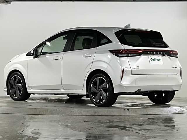 日産 オーラ G レザーエディション 広島県 2023(令5)年 0.7万km ピュアホワイトパール 禁煙/プロパイロット/ＢＯＳＥサウンド/純正ナビ/フルセグTV/Bluetooth/USB/アラウンドビューモニター/レザーシート/シートヒーター/ワイヤレス充電/ステアリングスイッチ/ステアリングヒーター/デジタルインナーミラー/ドライブレコーダー/コーナーセンサー/BSM/純正アルミホイール/純正フロアマット/純正ドアバイザー