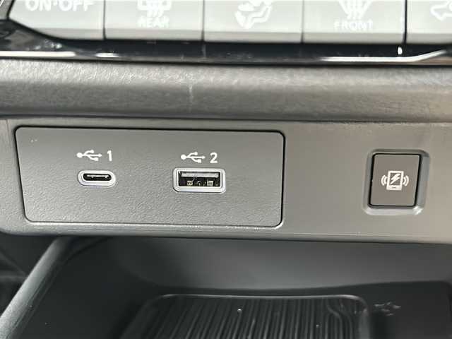 日産 オーラ G レザーエディション 広島県 2023(令5)年 0.7万km ピュアホワイトパール 禁煙/プロパイロット/ＢＯＳＥサウンド/純正ナビ/フルセグTV/Bluetooth/USB/アラウンドビューモニター/レザーシート/シートヒーター/ワイヤレス充電/ステアリングスイッチ/ステアリングヒーター/デジタルインナーミラー/ドライブレコーダー/コーナーセンサー/BSM/純正アルミホイール/純正フロアマット/純正ドアバイザー