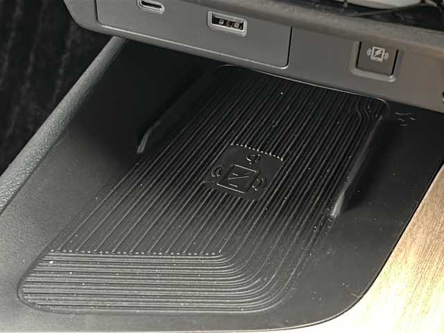 日産 オーラ G レザーエディション 広島県 2023(令5)年 0.7万km ピュアホワイトパール 禁煙/プロパイロット/ＢＯＳＥサウンド/純正ナビ/フルセグTV/Bluetooth/USB/アラウンドビューモニター/レザーシート/シートヒーター/ワイヤレス充電/ステアリングスイッチ/ステアリングヒーター/デジタルインナーミラー/ドライブレコーダー/コーナーセンサー/BSM/純正アルミホイール/純正フロアマット/純正ドアバイザー