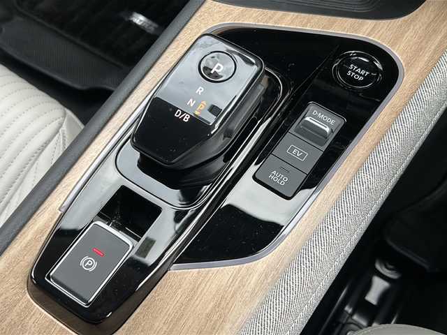 日産 オーラ G レザーエディション 広島県 2023(令5)年 0.7万km ピュアホワイトパール 禁煙/プロパイロット/ＢＯＳＥサウンド/純正ナビ/フルセグTV/Bluetooth/USB/アラウンドビューモニター/レザーシート/シートヒーター/ワイヤレス充電/ステアリングスイッチ/ステアリングヒーター/デジタルインナーミラー/ドライブレコーダー/コーナーセンサー/BSM/純正アルミホイール/純正フロアマット/純正ドアバイザー