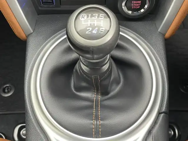 トヨタ ８６ GT リミテッド 愛知県 2019(平31)年 4.6万km クリスタルホワイトパール 純正ナビ　ＢＬＩＴＺ車高調　ＨＫＳマフラー　禁煙　ＭＴ車　バックカメラ　ハーフレザー　シートヒーター　リアウィング　社外１８インチアルミ　ドライブレコーダー　ＬＥＤオートライト　クルコン　フォグランプ　モデリスタエアロ　純正フロアマット　ETC