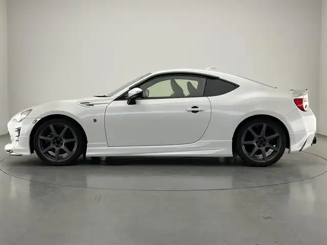 トヨタ ８６ GT リミテッド 愛知県 2019(平31)年 4.6万km クリスタルホワイトパール 純正ナビ　ＢＬＩＴＺ車高調　ＨＫＳマフラー　禁煙　ＭＴ車　バックカメラ　ハーフレザー　シートヒーター　リアウィング　社外１８インチアルミ　ドライブレコーダー　ＬＥＤオートライト　クルコン　フォグランプ　モデリスタエアロ　純正フロアマット　ETC