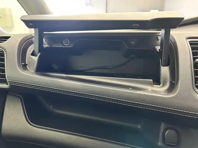 日産 セレナ ハイウェイスター 鹿児島県 2017(平29)年 6.2万km ブリリアントホワイトパール 2トーン 禁煙車/プロパイロット/　・レーンキープアシスト/　・自動駐車システム/　・クルーズコントロール(追従走行あり)/純正9インチナビ(MM516D-L)/　・Bluetooth/　・AppleCarPlay/　・AndroidAuto/　・AUX/iPod/　・フルセグTV/　・USB/　・AM/FM/両側パワースライドドア/後席モニター/全周囲カメラ/デジタルインナーミラー/前後コーナーセンサー/ETC/ドライブレコーダー/純正フロアマット/純正アルミホイール/電動格納ミラー