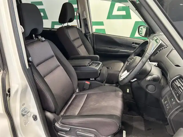 日産 セレナ ハイウェイスター 鹿児島県 2017(平29)年 6.2万km ブリリアントホワイトパール 2トーン 禁煙車/プロパイロット/　・レーンキープアシスト/　・自動駐車システム/　・クルーズコントロール(追従走行あり)/純正9インチナビ(MM516D-L)/　・Bluetooth/　・AppleCarPlay/　・AndroidAuto/　・AUX/iPod/　・フルセグTV/　・USB/　・AM/FM/両側パワースライドドア/後席モニター/全周囲カメラ/デジタルインナーミラー/前後コーナーセンサー/ETC/ドライブレコーダー/純正フロアマット/純正アルミホイール/電動格納ミラー