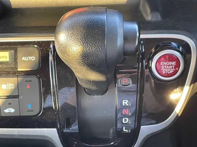 ホンダ Ｎ ＢＯＸ G SSパッケージ 宮城県 2017(平29)年 6万km ブリティッシュグリーンP 登録時走行距離59715km/プッシュスタート/パワーステアリング/パワーウインドウ/スペアキー有り/シートヒーター/ステアリングリモコン/両側パワースライドドア/アイドリングストップ/AAC/電動格納ミラー/バックカメラ/タイヤ【ブリヂストン・セイバーリング】24年製/横滑り防止/CTBA　offスイッチ/ドライブレコーダー/純正フロアマット/純正ワンセグナビ/CD/SD・USB/AM/FM/Bluetooth接続/ABS/盗難防止装置/衝突軽減装置/オートライト/純正アルミホイール