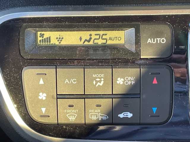 ホンダ Ｎ ＢＯＸ G SSパッケージ 宮城県 2017(平29)年 6万km ブリティッシュグリーンP 登録時走行距離59715km/プッシュスタート/パワーステアリング/パワーウインドウ/スペアキー有り/シートヒーター/ステアリングリモコン/両側パワースライドドア/アイドリングストップ/AAC/電動格納ミラー/バックカメラ/タイヤ【ブリヂストン・セイバーリング】24年製/横滑り防止/CTBA　offスイッチ/ドライブレコーダー/純正フロアマット/純正ワンセグナビ/CD/SD・USB/AM/FM/Bluetooth接続/ABS/盗難防止装置/衝突軽減装置/オートライト/純正アルミホイール