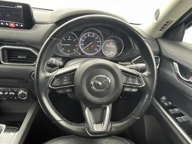 マツダ ＣＸ－５ XD Lパッケージ 熊本県 2017(平29)年 6.9万km ジェットブラックマイカ メーカーオプション/・BOSEサウンドシステム/・地デジ/CD/DVD/アドバンスドスマートシティブレーキ/後退時スマートシティブレーキサポート/誤発進抑制機能/スマートブレーキサポート/レーダークルーズコントロール/ブラインドスポットモニタリング/車線逸脱警報システム/レーンキープアシストシステム/リアパーキングセンサー/ドライバーアテンションアラート/純正SDナビ/フルセグTV/【CD/DVD/Bluetooth/USB/AUX】/バックカメラ/ETC/パドルシフト/ヘッドアップディスプレイ/パワーバックドア/レザーシート/D/N席パワーシート/D/N席シートヒーター/ステアリングヒーター/オートライト/アダプティブLEDヘッドライト/シグネチャーLEDランプ/225/55R19インチ純正AW/プッシュスタート/スマートキー/スペアキー/純正フロアマット/保証書/取扱説明書