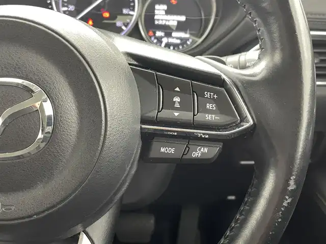 マツダ ＣＸ－５ XD Lパッケージ 熊本県 2017(平29)年 6.9万km ジェットブラックマイカ メーカーオプション/・BOSEサウンドシステム/・地デジ/CD/DVD/アドバンスドスマートシティブレーキ/後退時スマートシティブレーキサポート/誤発進抑制機能/スマートブレーキサポート/レーダークルーズコントロール/ブラインドスポットモニタリング/車線逸脱警報システム/レーンキープアシストシステム/リアパーキングセンサー/ドライバーアテンションアラート/純正SDナビ/フルセグTV/【CD/DVD/Bluetooth/USB/AUX】/バックカメラ/ETC/パドルシフト/ヘッドアップディスプレイ/パワーバックドア/レザーシート/D/N席パワーシート/D/N席シートヒーター/ステアリングヒーター/オートライト/アダプティブLEDヘッドライト/シグネチャーLEDランプ/225/55R19インチ純正AW/プッシュスタート/スマートキー/スペアキー/純正フロアマット/保証書/取扱説明書