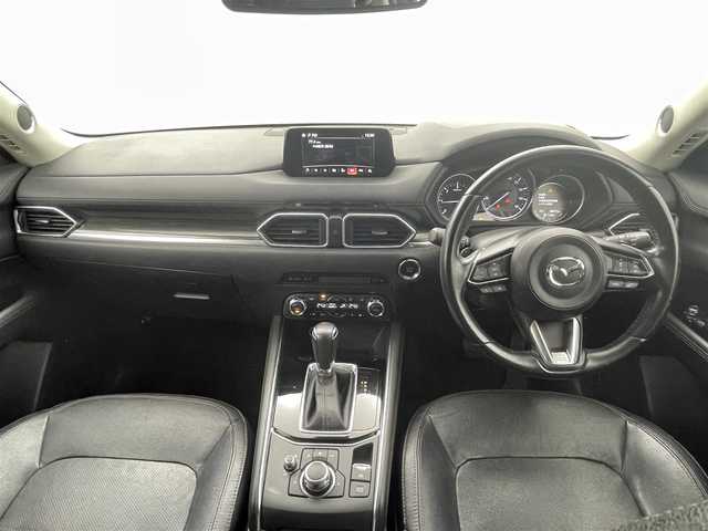 マツダ ＣＸ－５ XD Lパッケージ 熊本県 2017(平29)年 6.9万km ジェットブラックマイカ メーカーオプション/・BOSEサウンドシステム/・地デジ/CD/DVD/アドバンスドスマートシティブレーキ/後退時スマートシティブレーキサポート/誤発進抑制機能/スマートブレーキサポート/レーダークルーズコントロール/ブラインドスポットモニタリング/車線逸脱警報システム/レーンキープアシストシステム/リアパーキングセンサー/ドライバーアテンションアラート/純正SDナビ/フルセグTV/【CD/DVD/Bluetooth/USB/AUX】/バックカメラ/ETC/パドルシフト/ヘッドアップディスプレイ/パワーバックドア/レザーシート/D/N席パワーシート/D/N席シートヒーター/ステアリングヒーター/オートライト/アダプティブLEDヘッドライト/シグネチャーLEDランプ/225/55R19インチ純正AW/プッシュスタート/スマートキー/スペアキー/純正フロアマット/保証書/取扱説明書