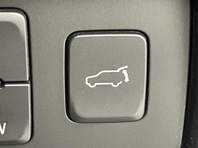 マツダ ＣＸ－５ XD Lパッケージ 鹿児島県 2017(平29)年 6.9万km ジェットブラックマイカ メーカーオプション/・BOSEサウンドシステム/・地デジ/CD/DVD/アドバンスドスマートシティブレーキ/後退時スマートシティブレーキサポート/誤発進抑制機能/スマートブレーキサポート/レーダークルーズコントロール/ブラインドスポットモニタリング/車線逸脱警報システム/レーンキープアシストシステム/リアパーキングセンサー/ドライバーアテンションアラート/純正SDナビ/フルセグTV/【CD/DVD/Bluetooth/USB/AUX】/バックカメラ/ETC/パドルシフト/ヘッドアップディスプレイ/パワーバックドア/レザーシート/D/N席パワーシート/D/N席シートヒーター/ステアリングヒーター/オートライト/アダプティブLEDヘッドライト/シグネチャーLEDランプ/225/55R19インチ純正AW/プッシュスタート/スマートキー/スペアキー/純正フロアマット/保証書/取扱説明書