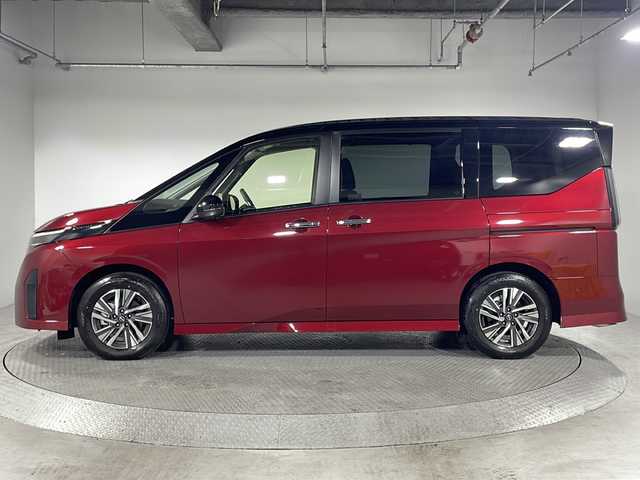 日産 セレナ e－パワー ハイウェイスター V 神奈川県 2024(令6)年 0.3万km 赤／黒 純正12.3インチナビゲーション/Bluetooth フルセグTV Android Auto/アラウンドビューモニター/両側パワースライドドア/自動駐車システム/前席シートヒーター/ステアリングヒーター/ハンズフリーオートスライドドア/インテリジェントルームミラー/100V充電/置くだけ充電/ビークルダイナミクスコントロール/インテリジェントクルーズコントロール/レーンキープアシスト/衝突軽減ブレーキ/標識検知/ふらつき警報/クリアランスソナー/LEDヘッドライト/16インチアルミホイール/ビルトインETC/寒冷地仕様