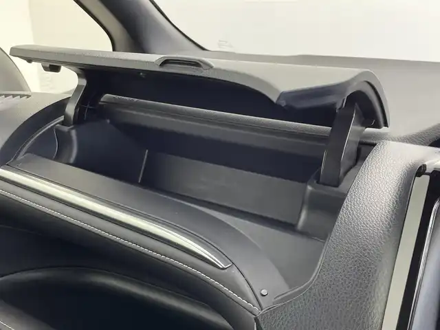 トヨタ エスクァイア Gi 千葉県 2018(平30)年 4.2万km ホワイトパールクリスタルシャイン 純正10インチナビ /フルセグTV/Bluetooth接続/バックカメラ/両側パワースライドドア/レザーシート/シートヒーター/衝突軽減ブレーキ/オートハイビーム/レーンディパーチャーアラート/クルーズコントロール/スマートキー