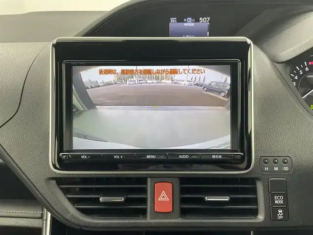 トヨタ エスクァイア Gi 千葉県 2018(平30)年 4.2万km ホワイトパールクリスタルシャイン 純正10インチナビ /フルセグTV/Bluetooth接続/バックカメラ/両側パワースライドドア/レザーシート/シートヒーター/衝突軽減ブレーキ/オートハイビーム/レーンディパーチャーアラート/クルーズコントロール/スマートキー